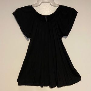 Black short sleeved top.